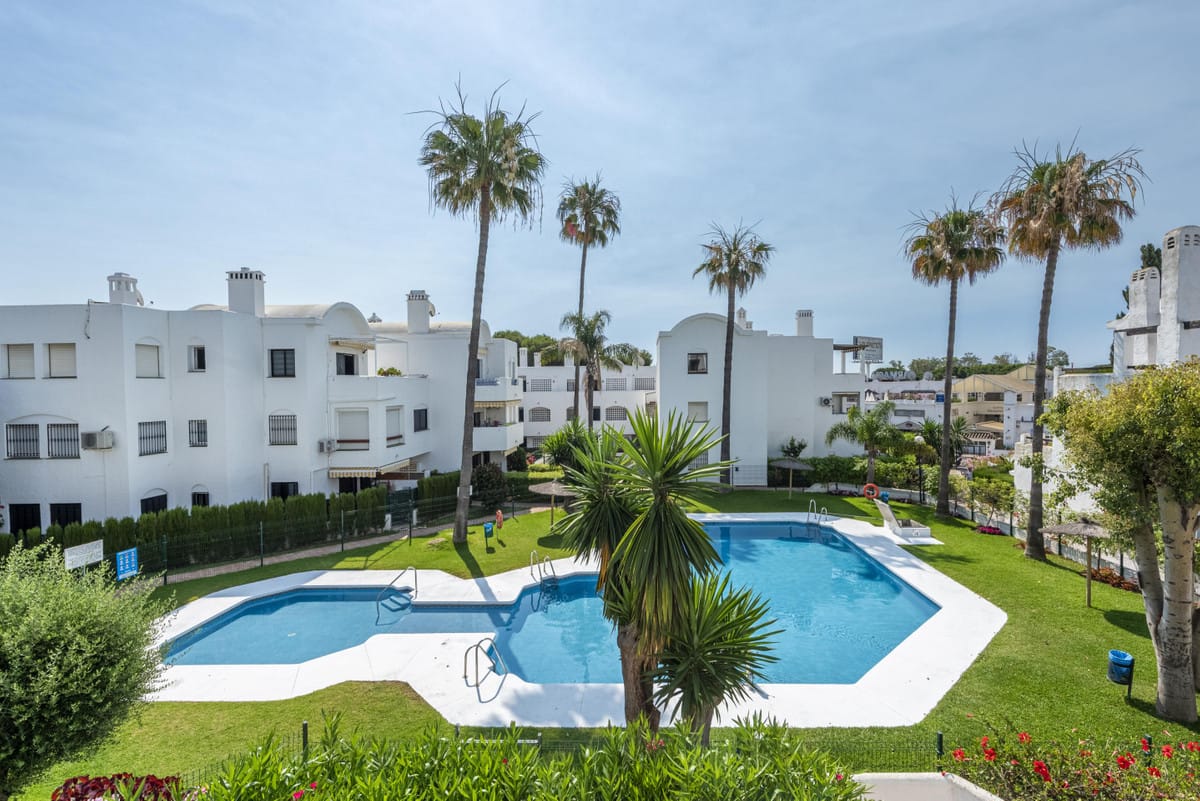 Middle Floor Apartment in Estepona