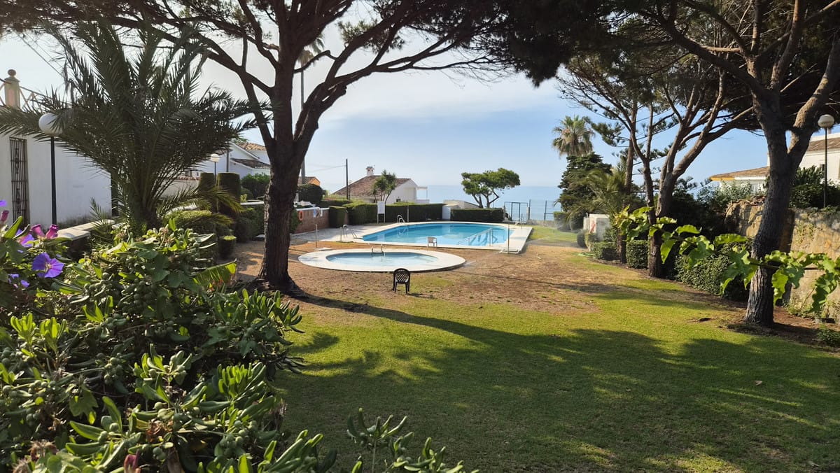 Middle Floor Apartment in Estepona
