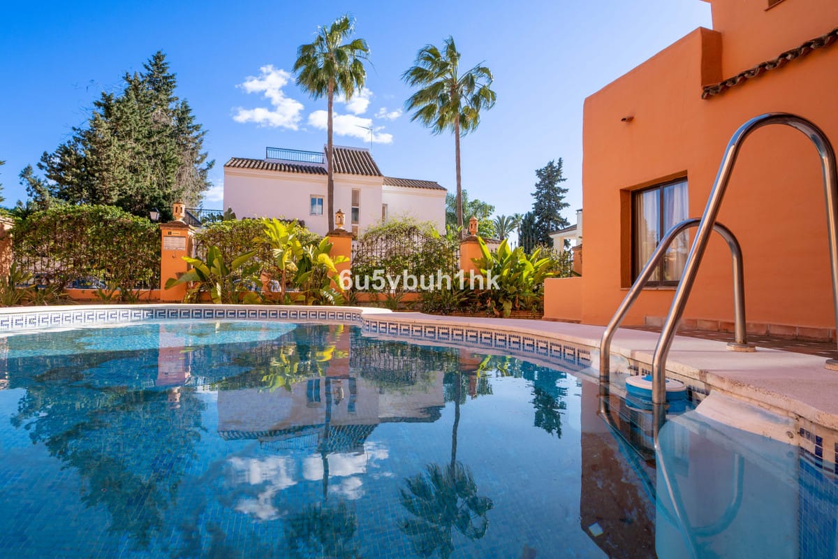 Middle Floor Apartment in Estepona