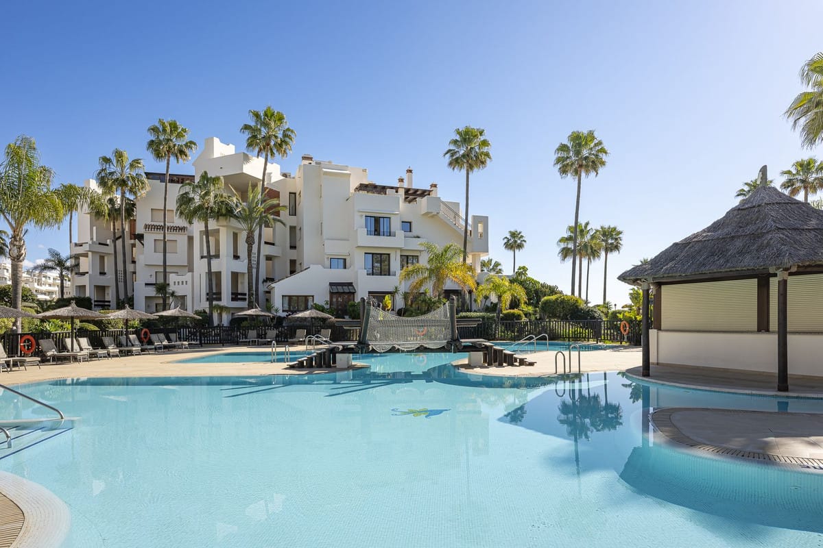 Middle Floor Apartment in New Golden Mile