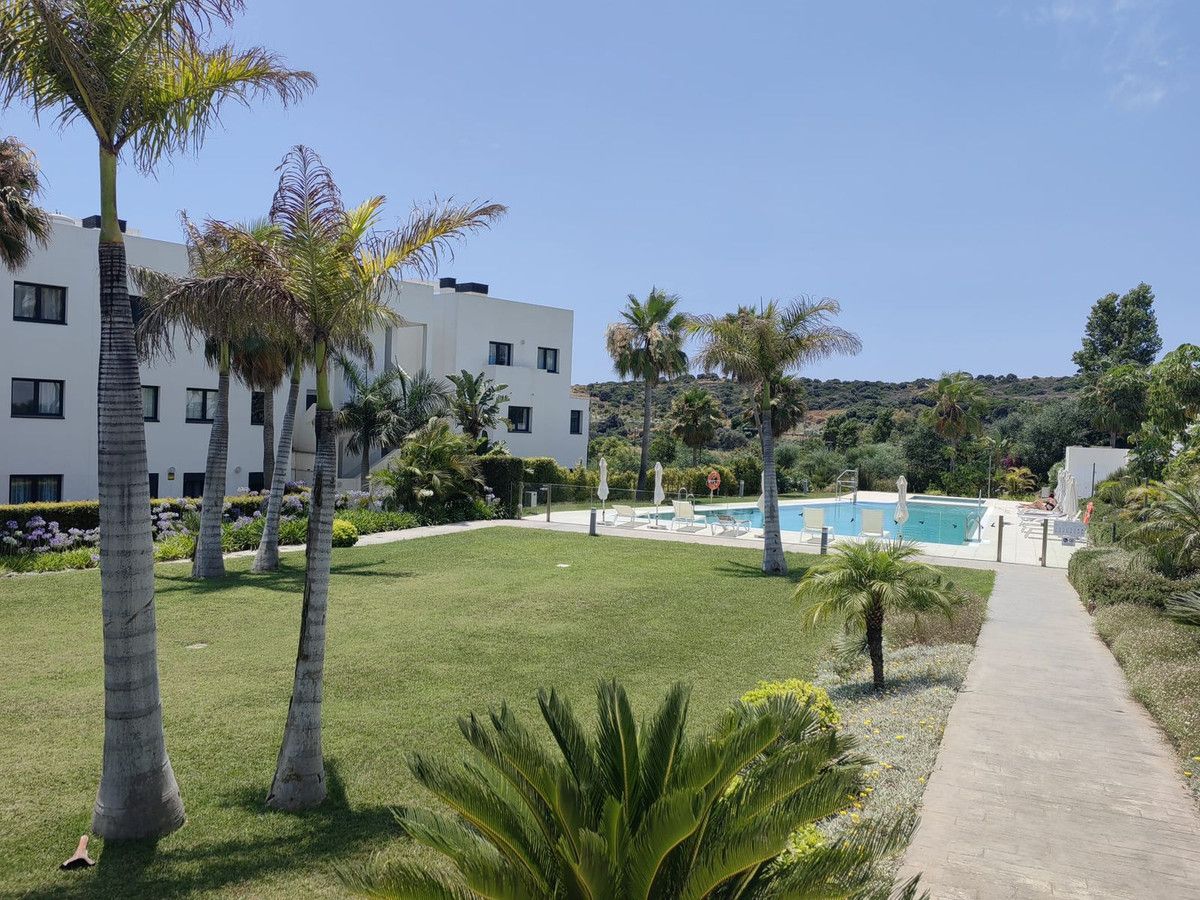 Middle Floor Apartment in Estepona