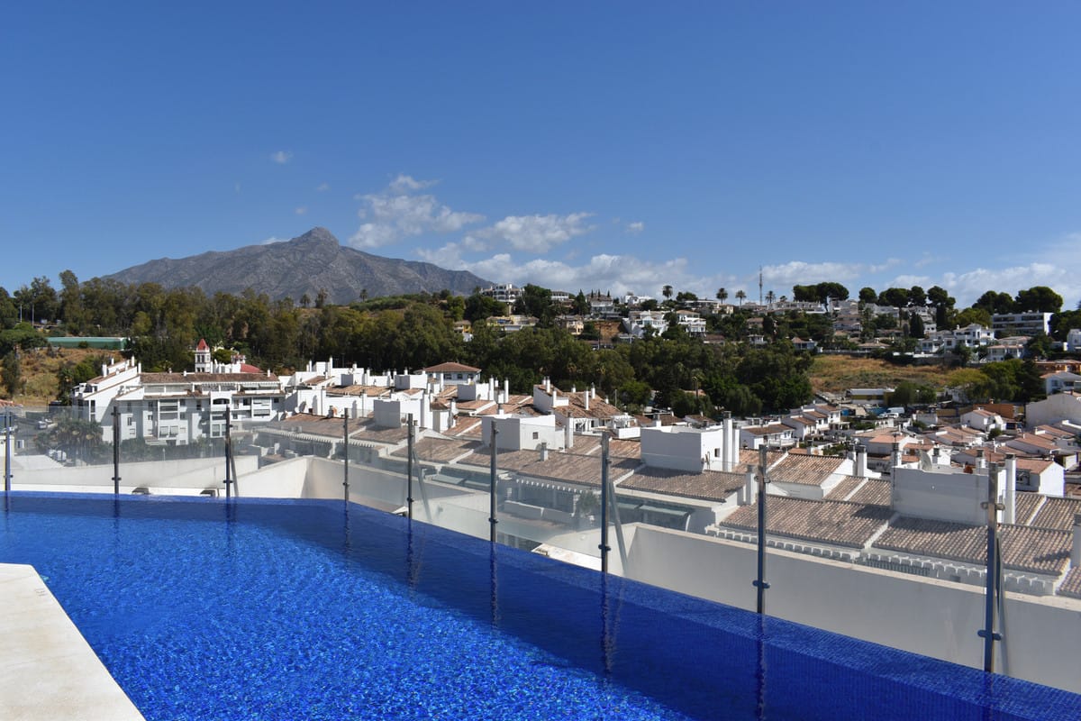 Middle Floor Apartment in Nueva Andalucía