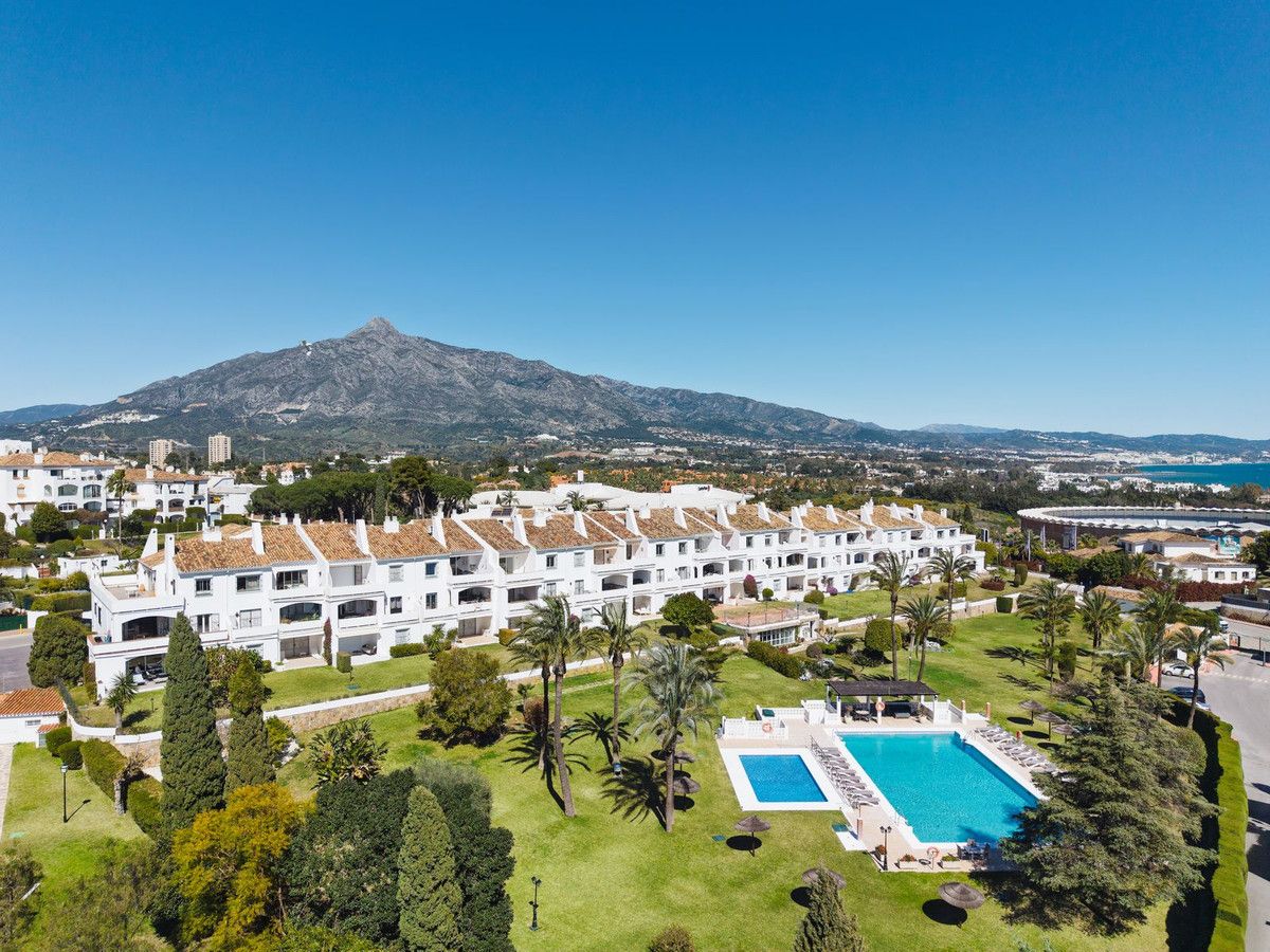 Middle Floor Apartment in Nueva Andalucía