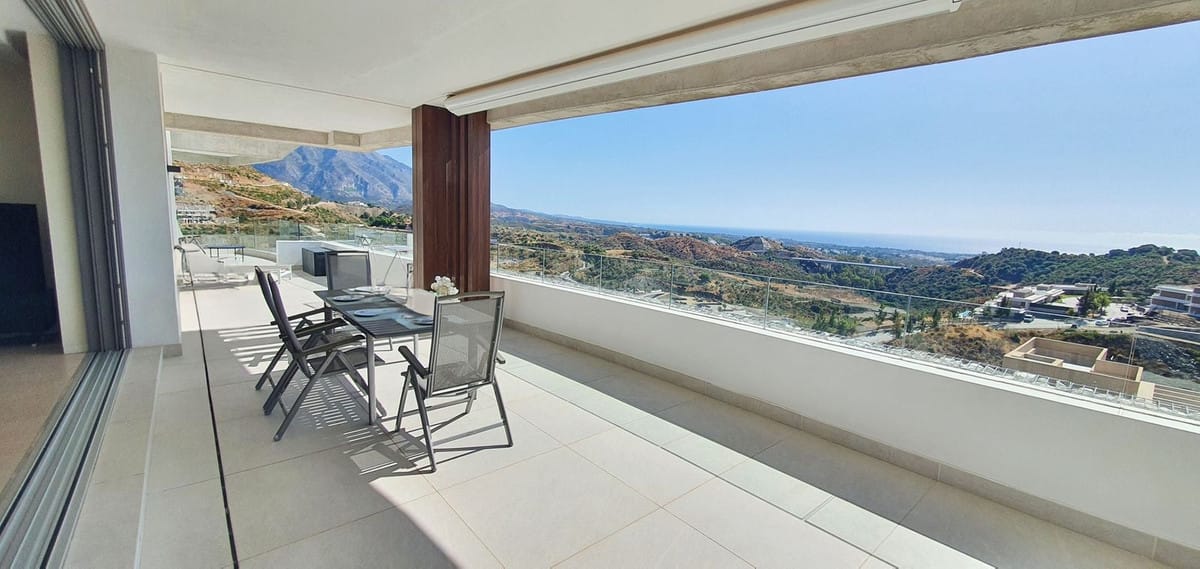 Middle Floor Apartment in La Quinta