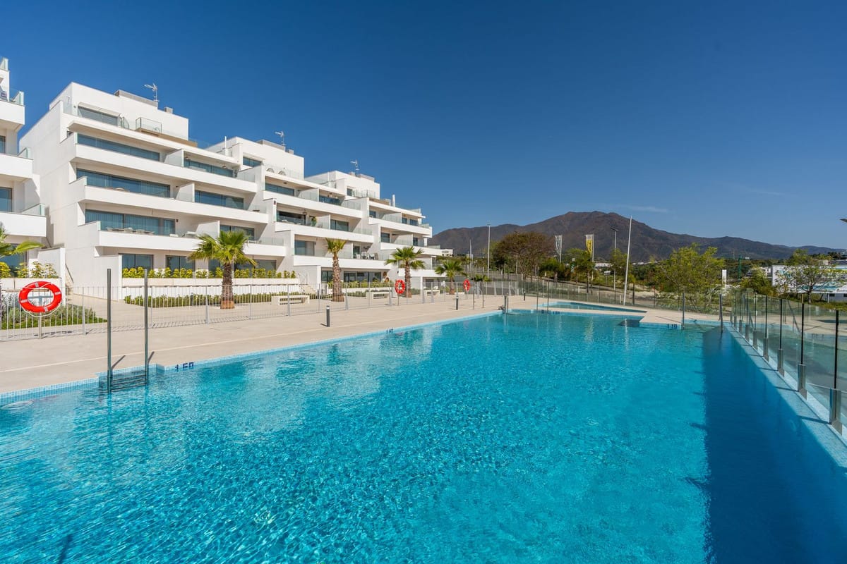 Middle Floor Apartment in Estepona
