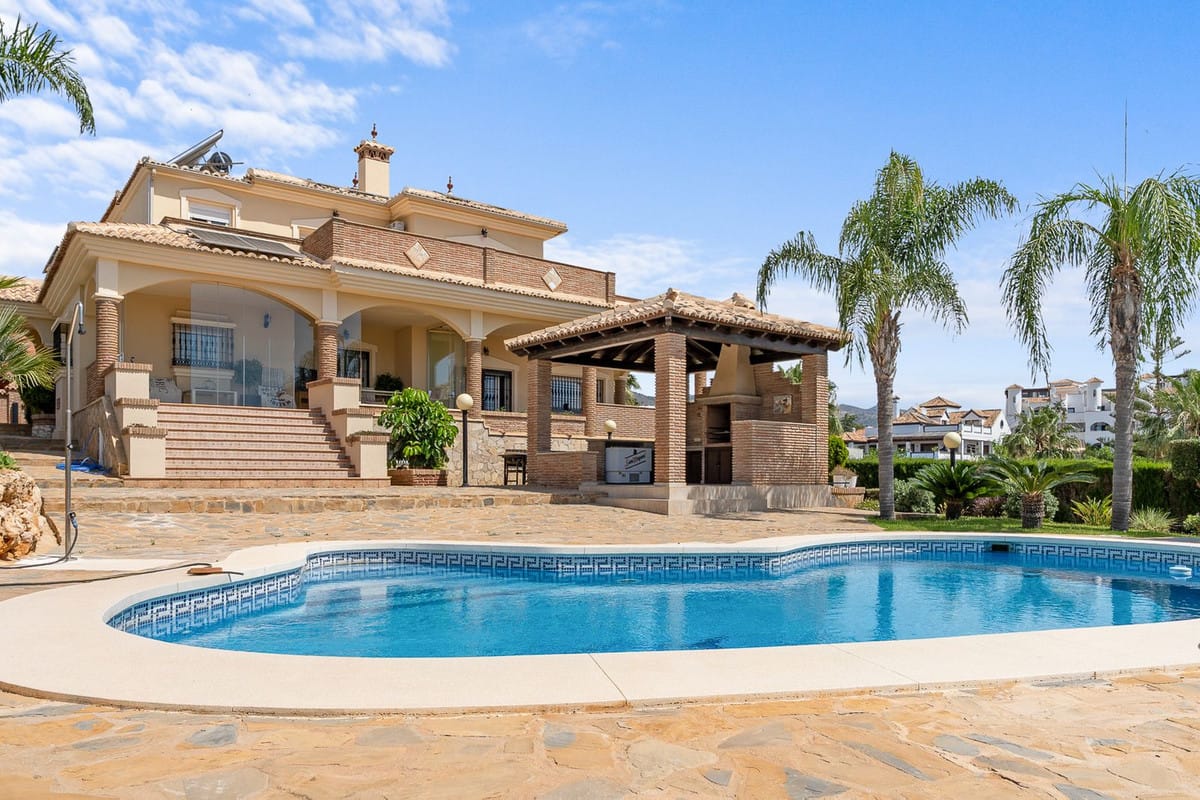 Detached Villa in Torrequebrada