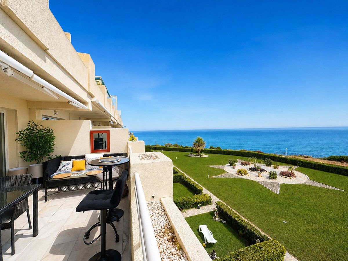 Middle Floor Apartment in El Chaparral