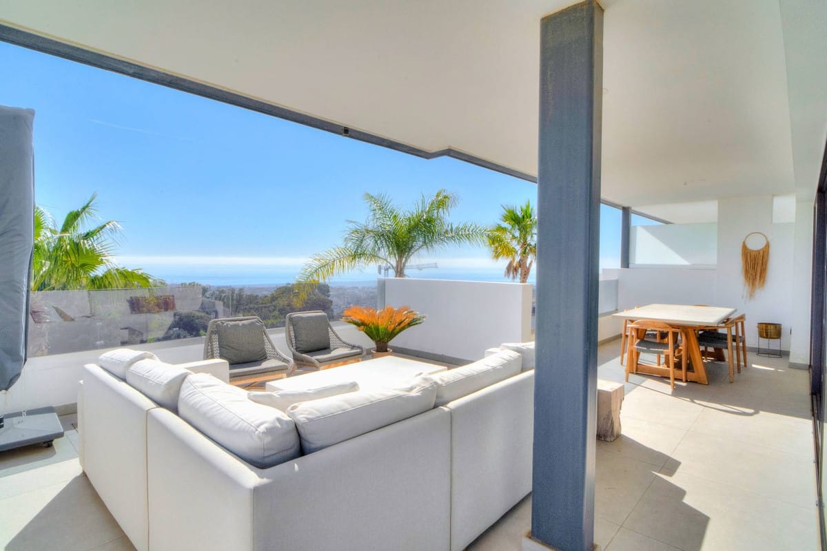 Top Floor Apartment in Estepona