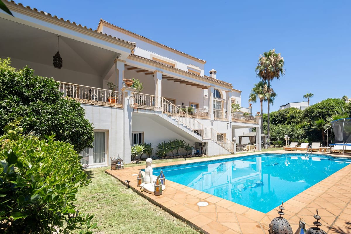 Detached Villa in El Paraiso