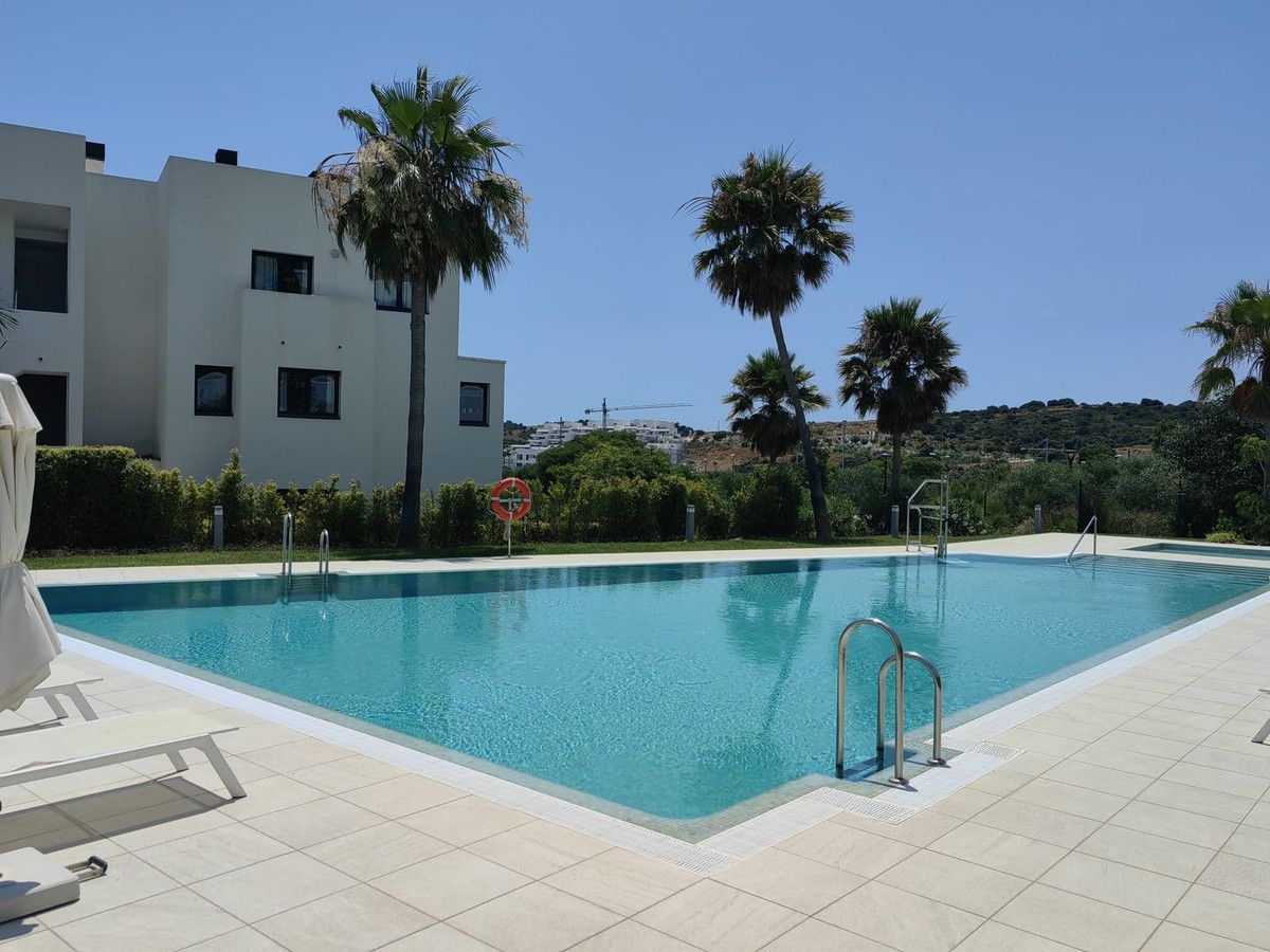 Middle Floor Apartment in Estepona
