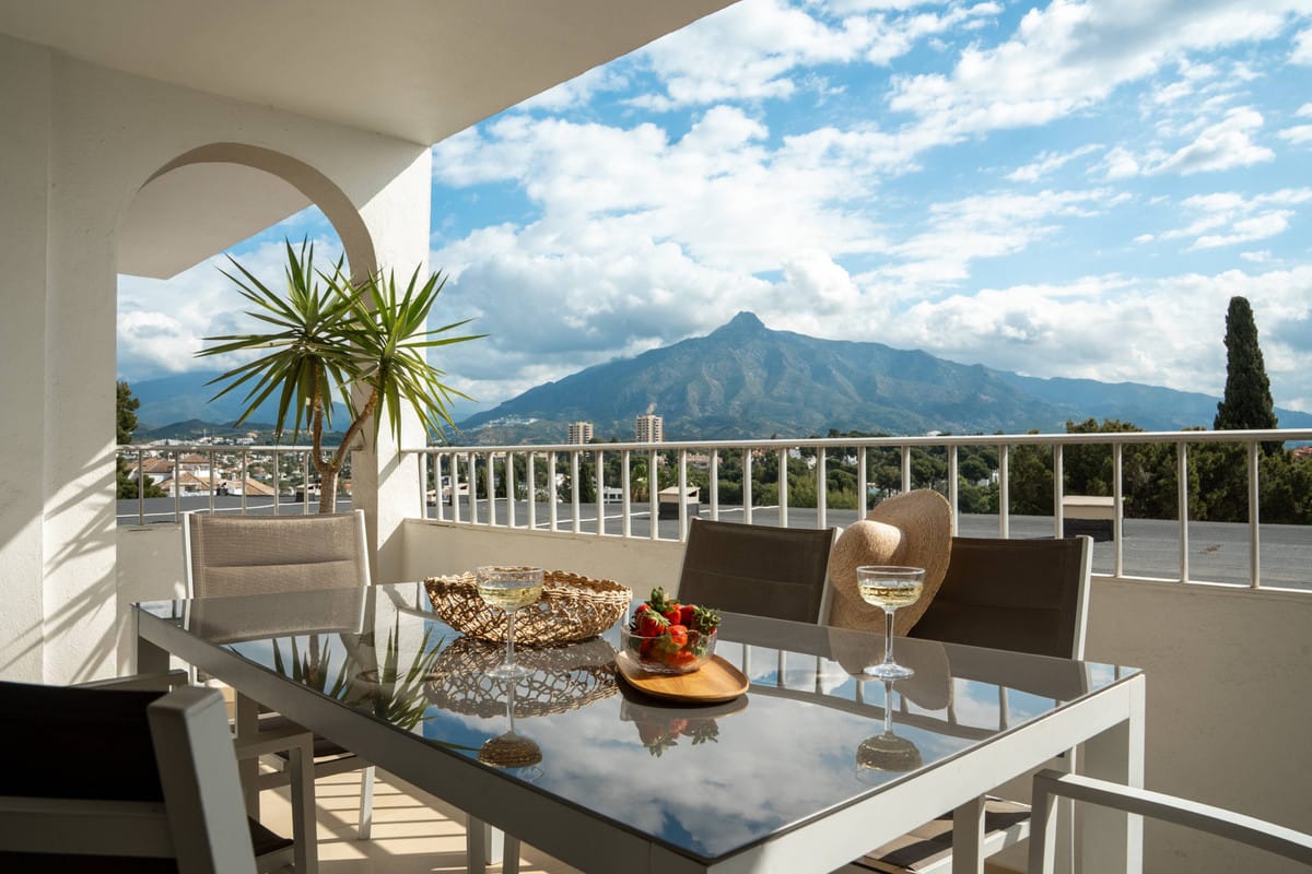 Middle Floor Apartment in Nueva Andalucía