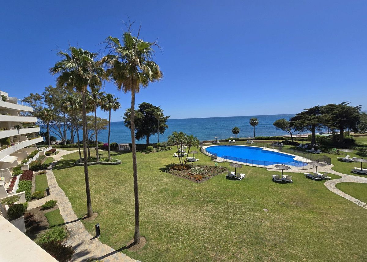 Middle Floor Apartment in Estepona