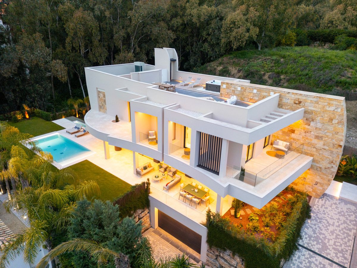 Detached Villa in Nueva Andalucía