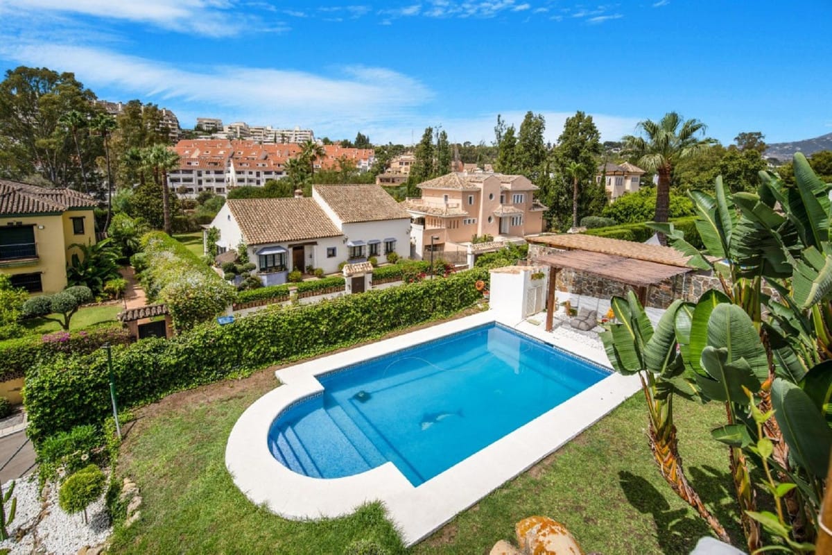 Detached Villa in Nueva Andalucía