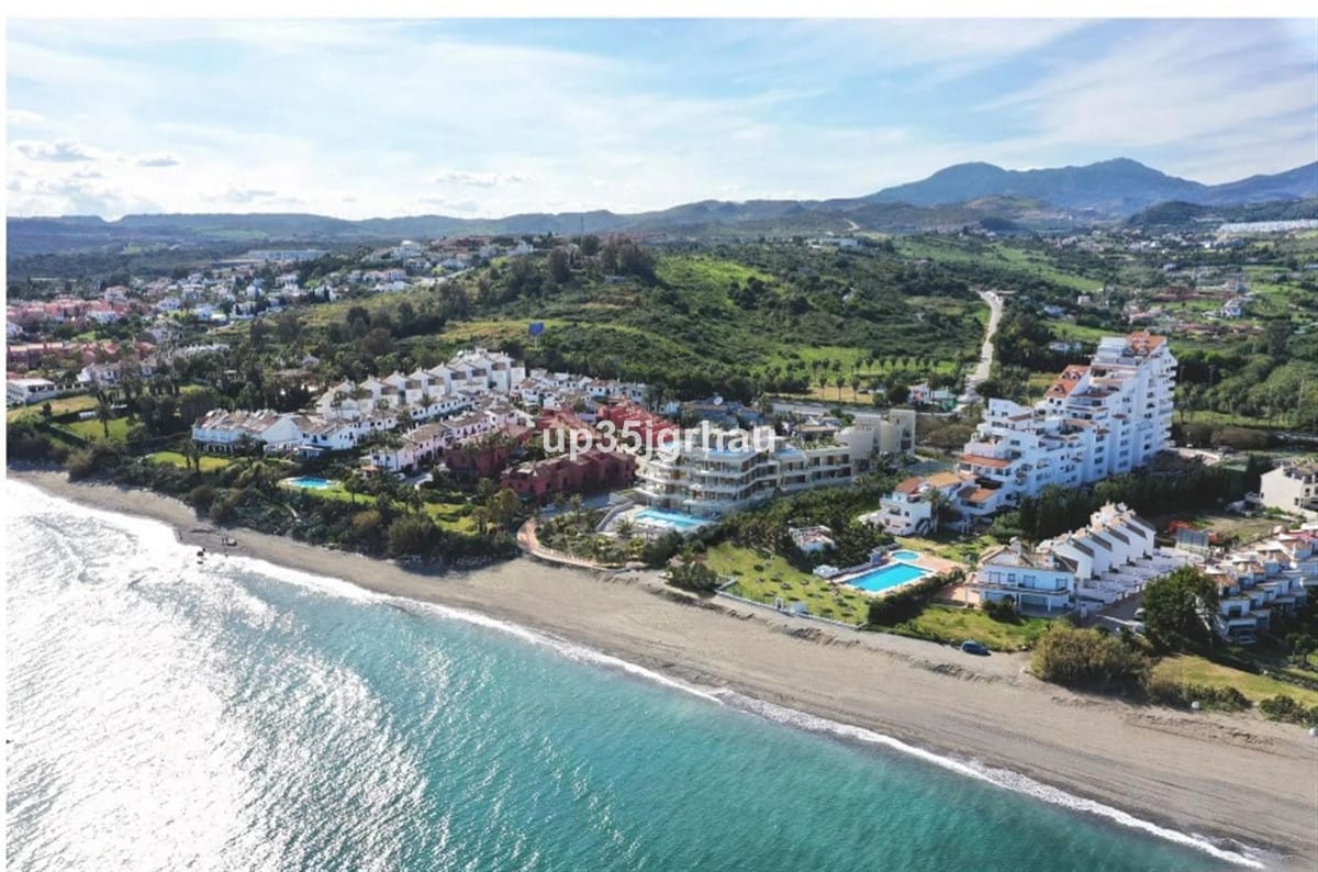 Middle Floor Apartment in Estepona