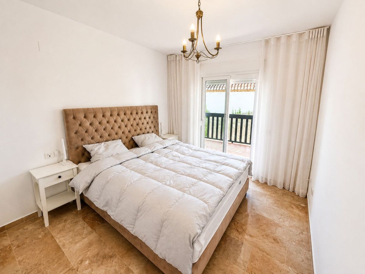 Middle Floor Apartment in Calahonda