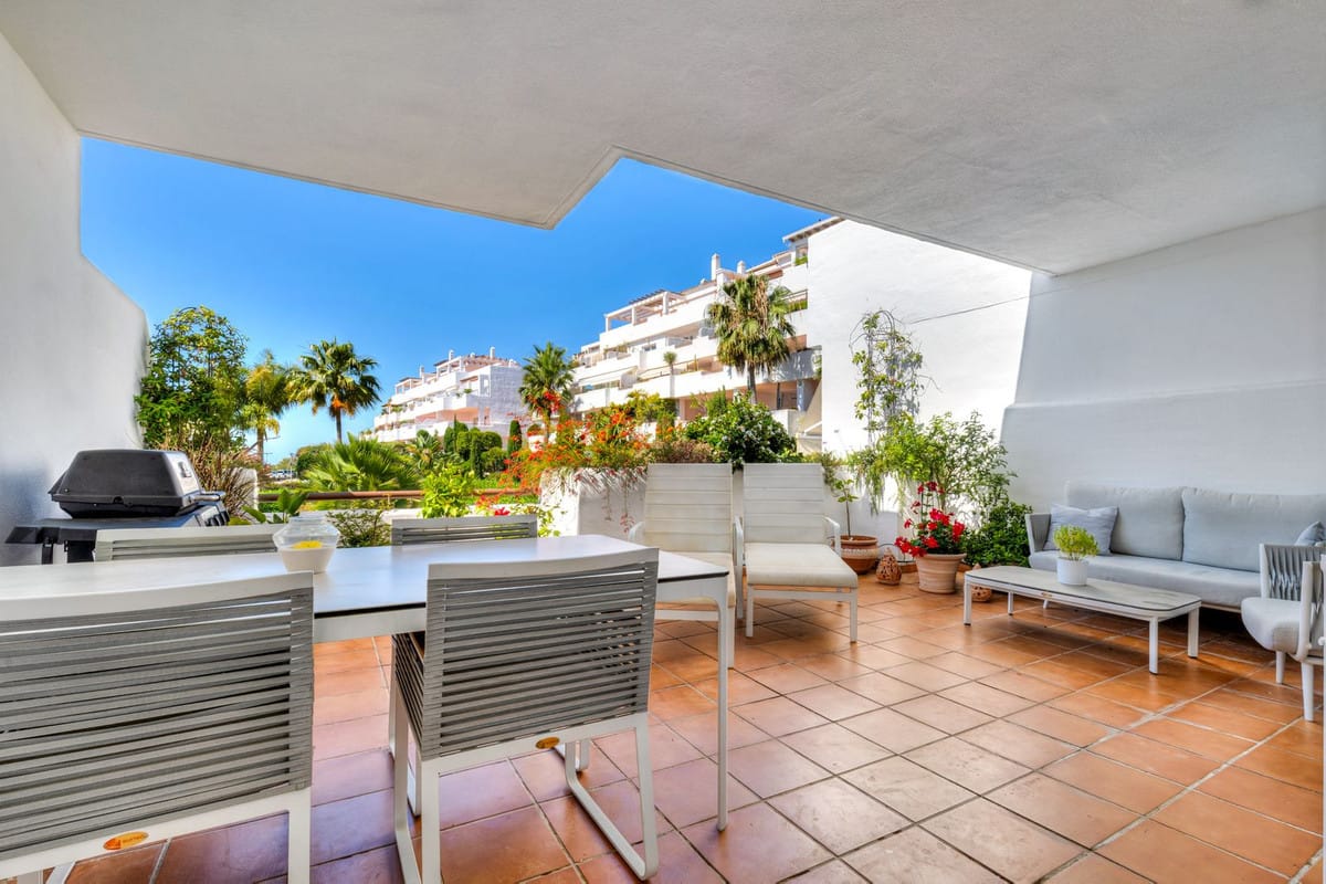 Middle Floor Apartment in Estepona