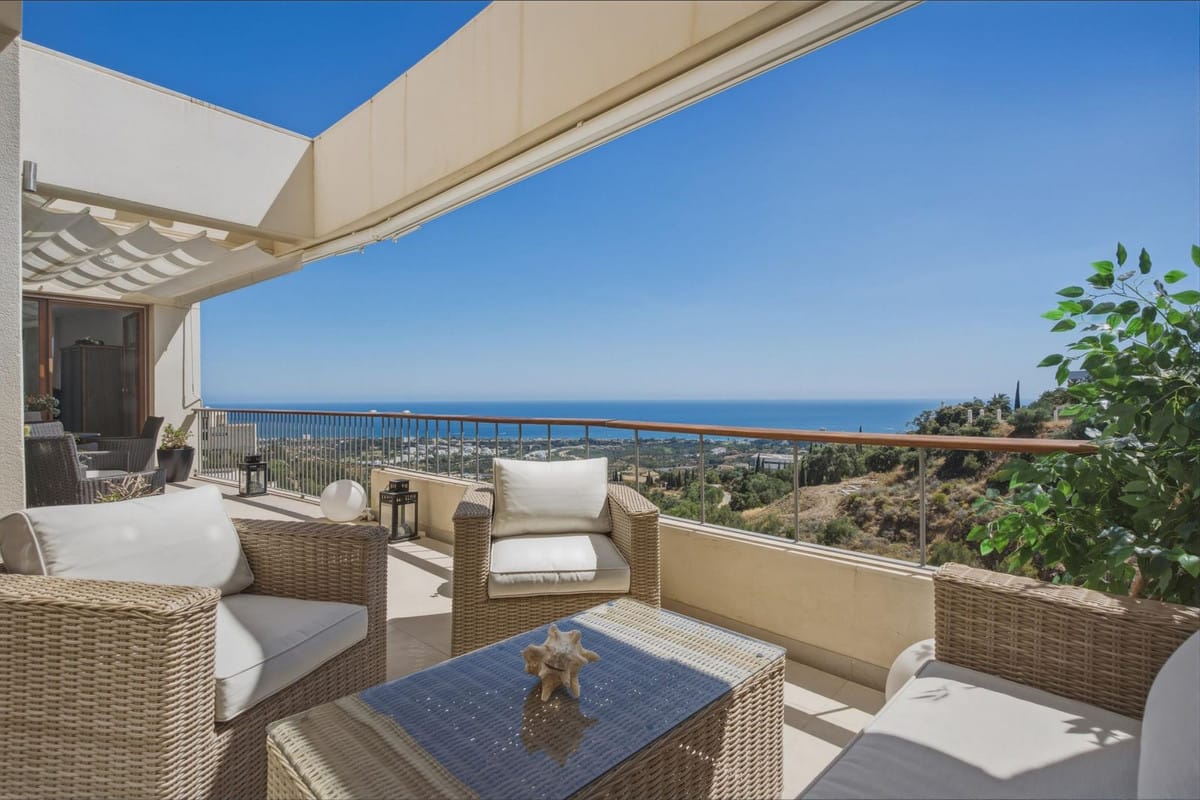 Middle Floor Apartment in Altos de los Monteros