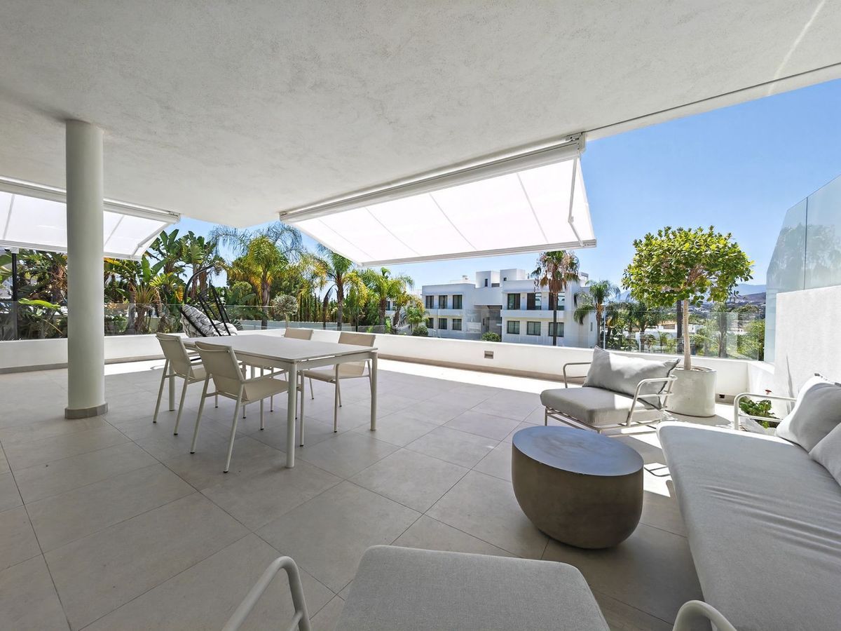 Modern Apartment with Large Terrace