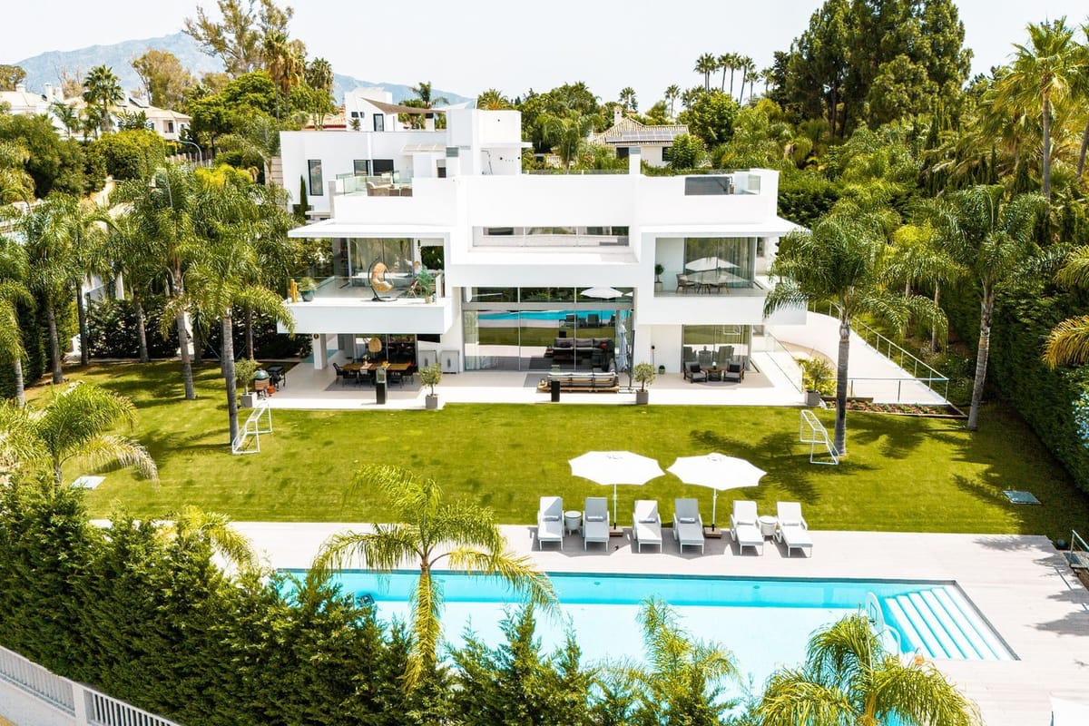 Modern Villa with Panoramic Views