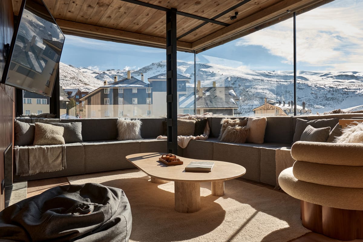 Penthouse with Mountain Views