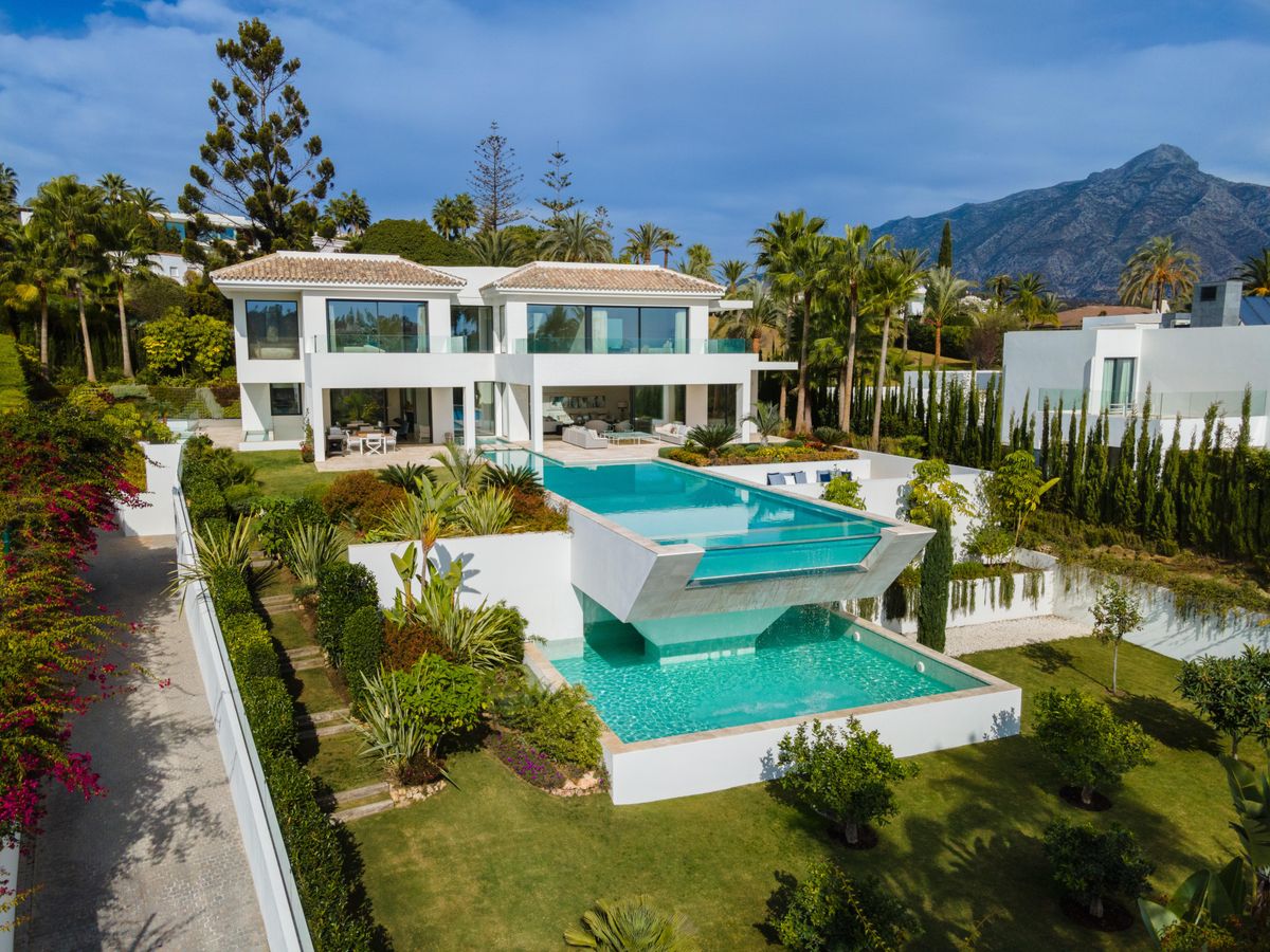 Luxury Villa with Golf Views