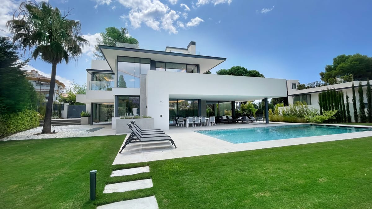 Modern Villa with Private Pool