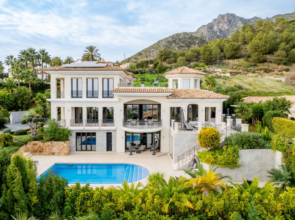 Contemporary Luxury Villa