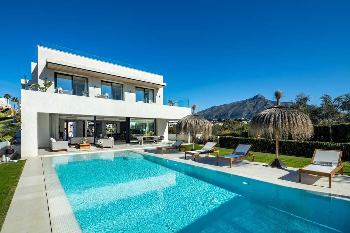 Modern Villa with Sea Views