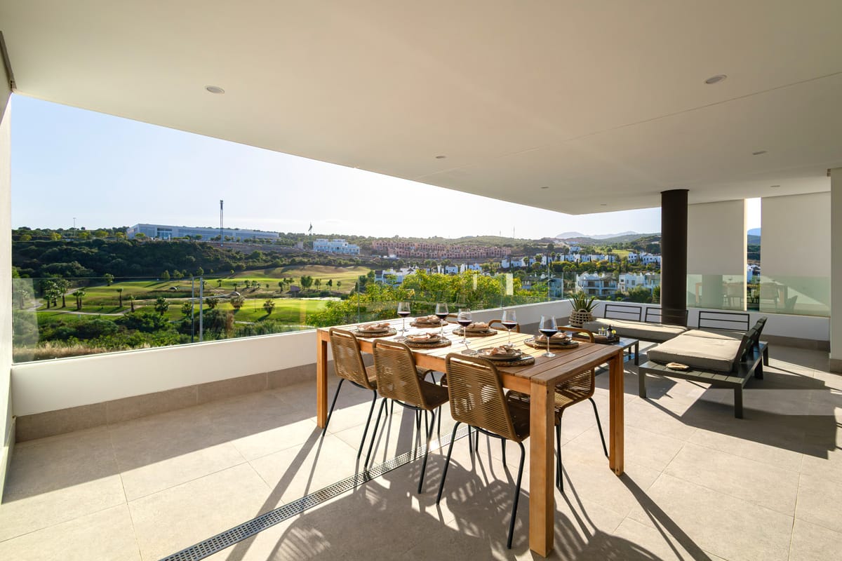 Modern Apartment with Golf Views