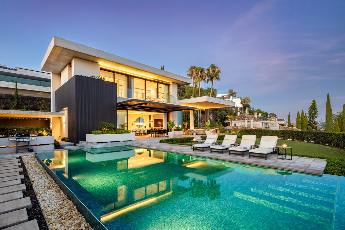 Modern Villa with Panoramic Views