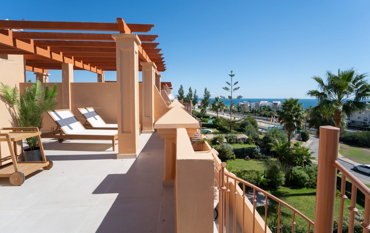 Townhouse with Panoramic Sea Views