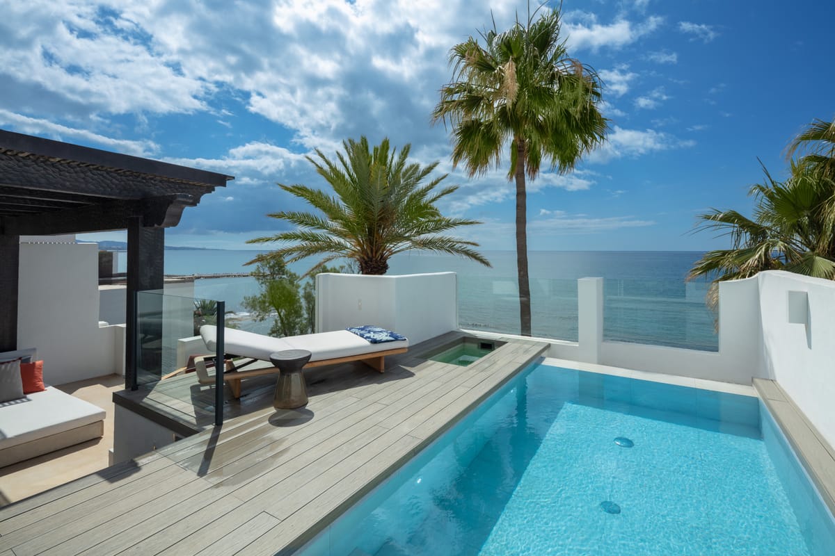 Spacious Beachfront Duplex Penthouse