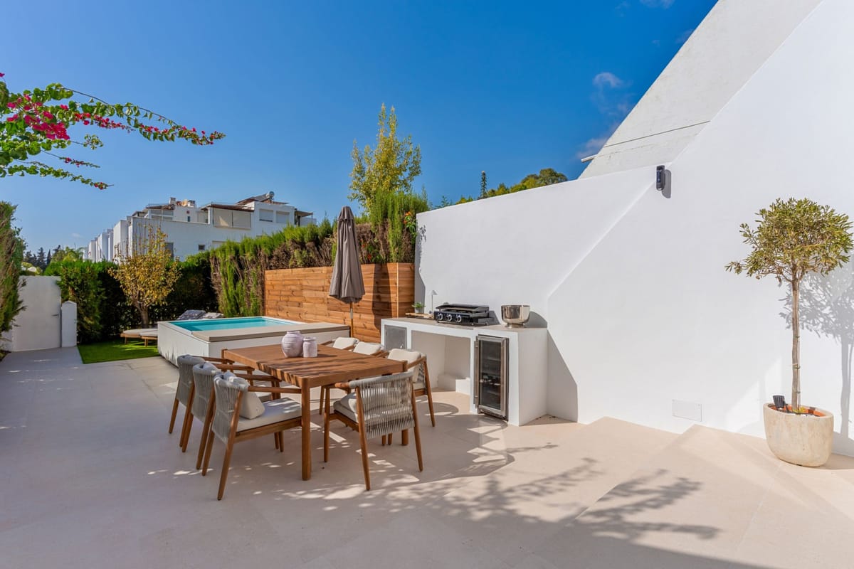 Modern Elegance in the Heart of Nagüeles