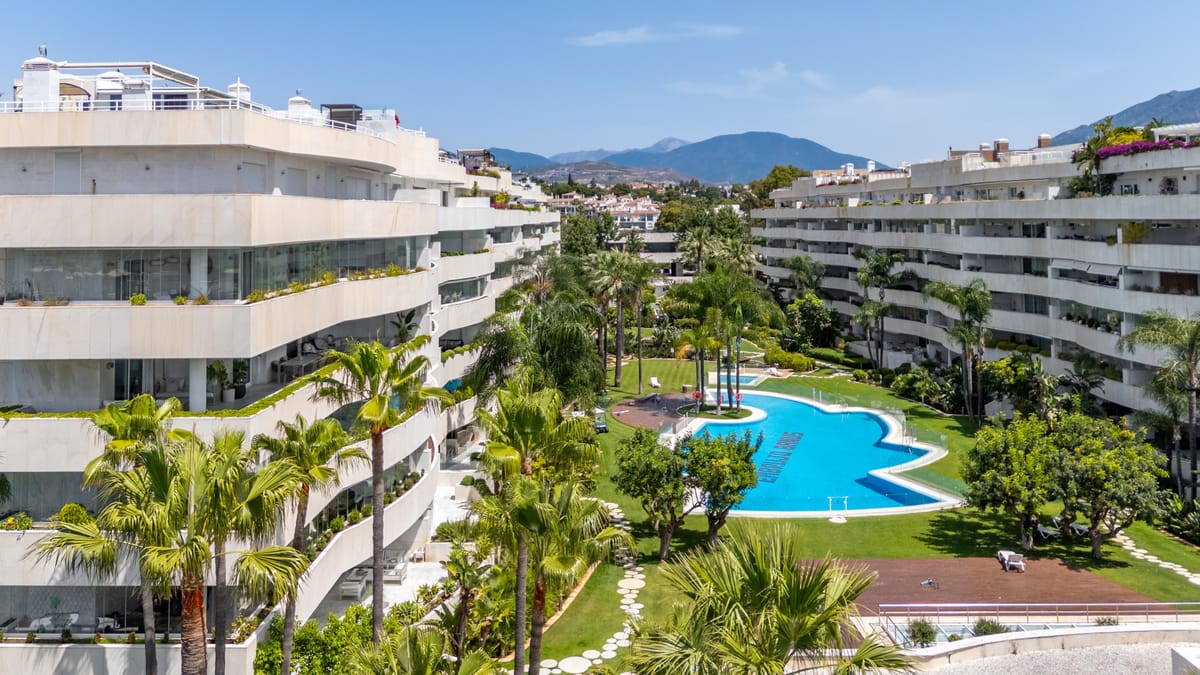 Exclusive apartment on the beach next to Puerto Banus