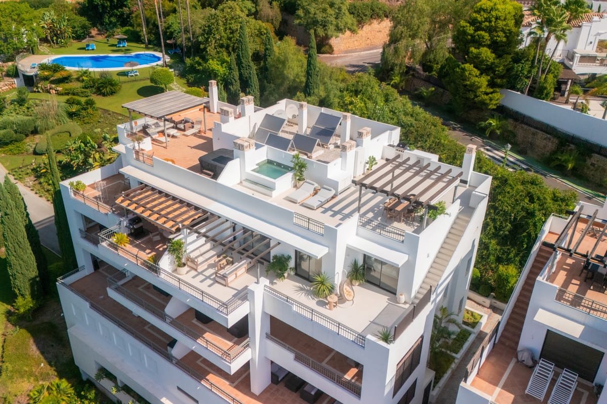 Stunning Duplex Penthouse with Private Pool and Panoramic Views in La Quinta, Benahavís