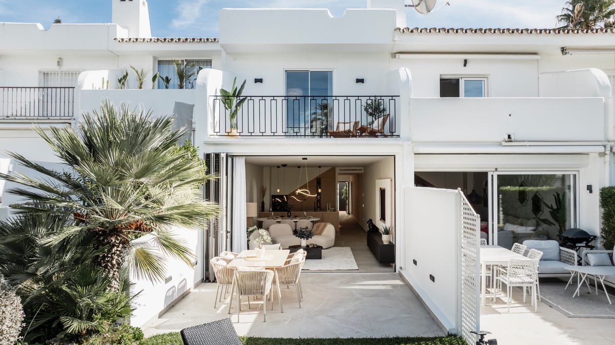 Elegant Renovated Townhouse in La Rinconada, Nueva Andalucía