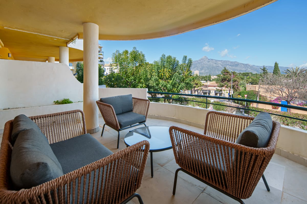 Charming Two-Bedroom Duplex near Puerto Banús – Terrace, Sea Views &amp; Rental License