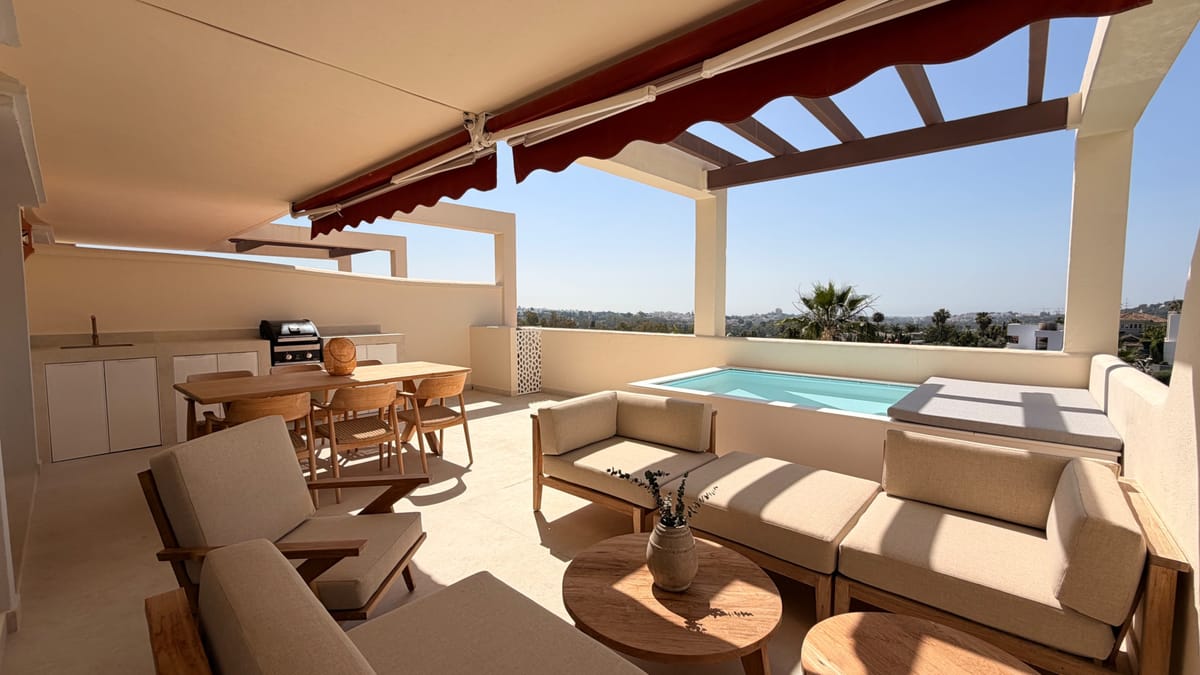 Renovated 3 Bedroom Apartment with sea &amp; mountain views in Nueva Andalucía