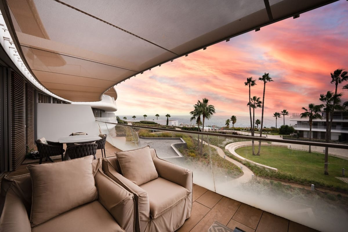 Beachfront Apartment with Sea Views