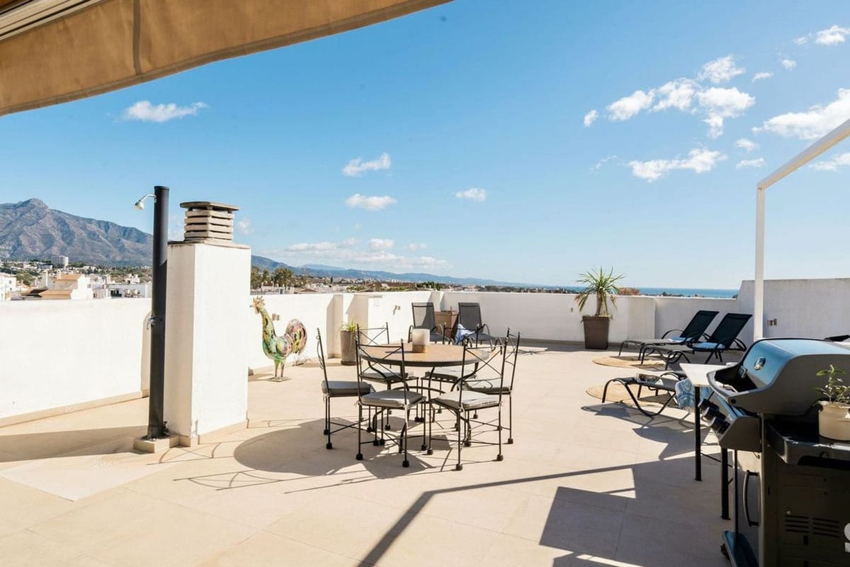 Renovated Penthouse with Sea Views