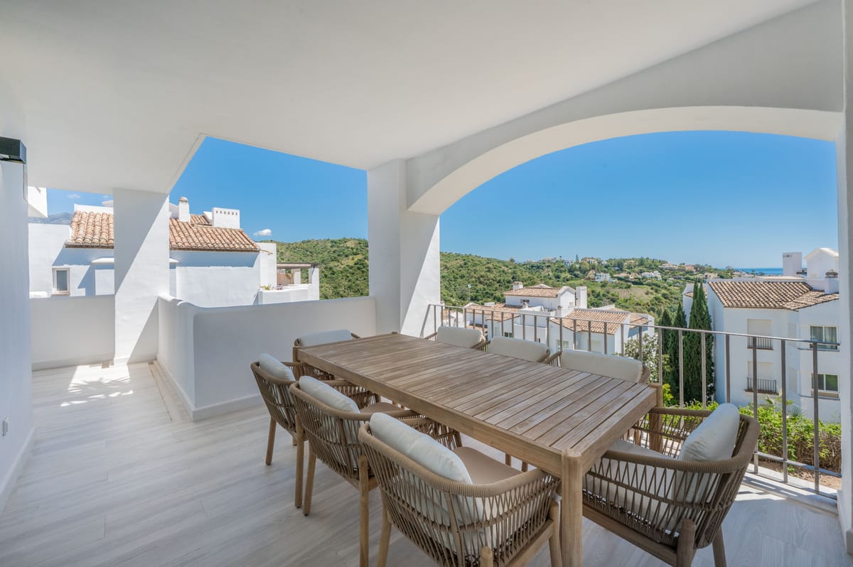 Bright and Modern 3 bedroom middle-floor apartment with sea and golf views in Altos de La Quinta