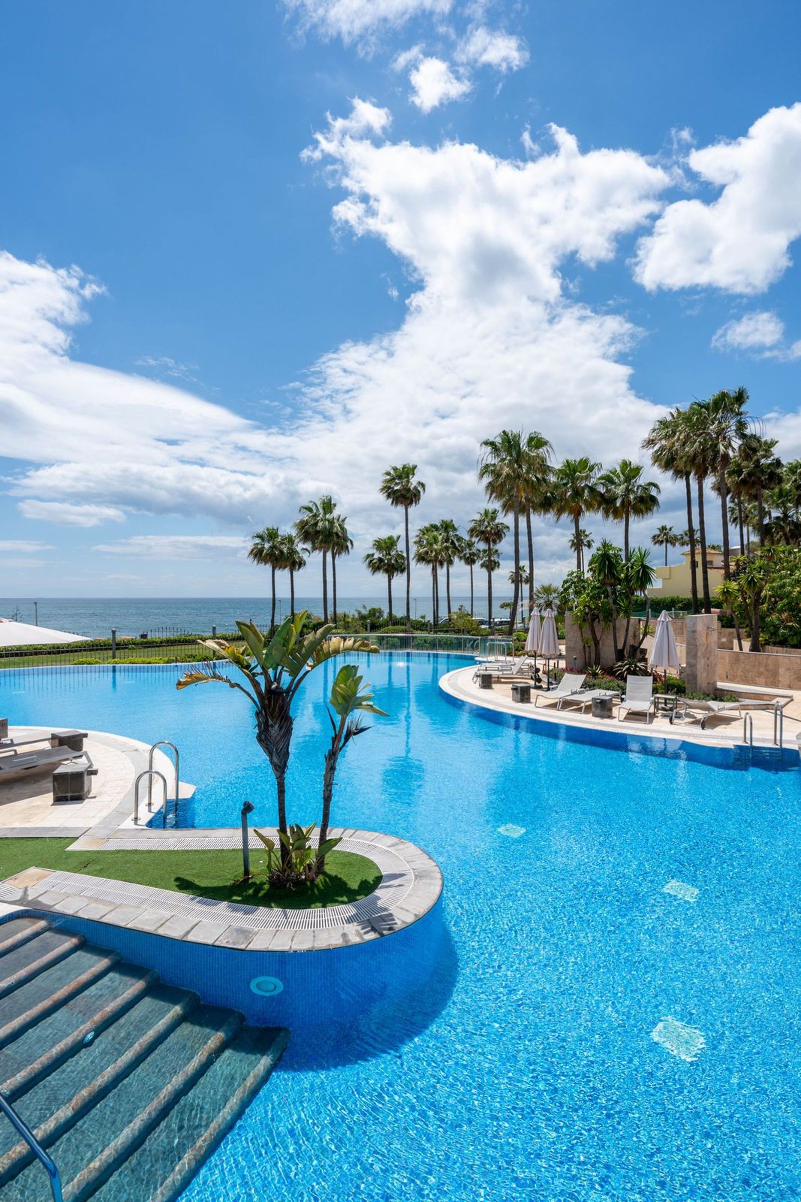 Middle Floor Apartment in Estepona