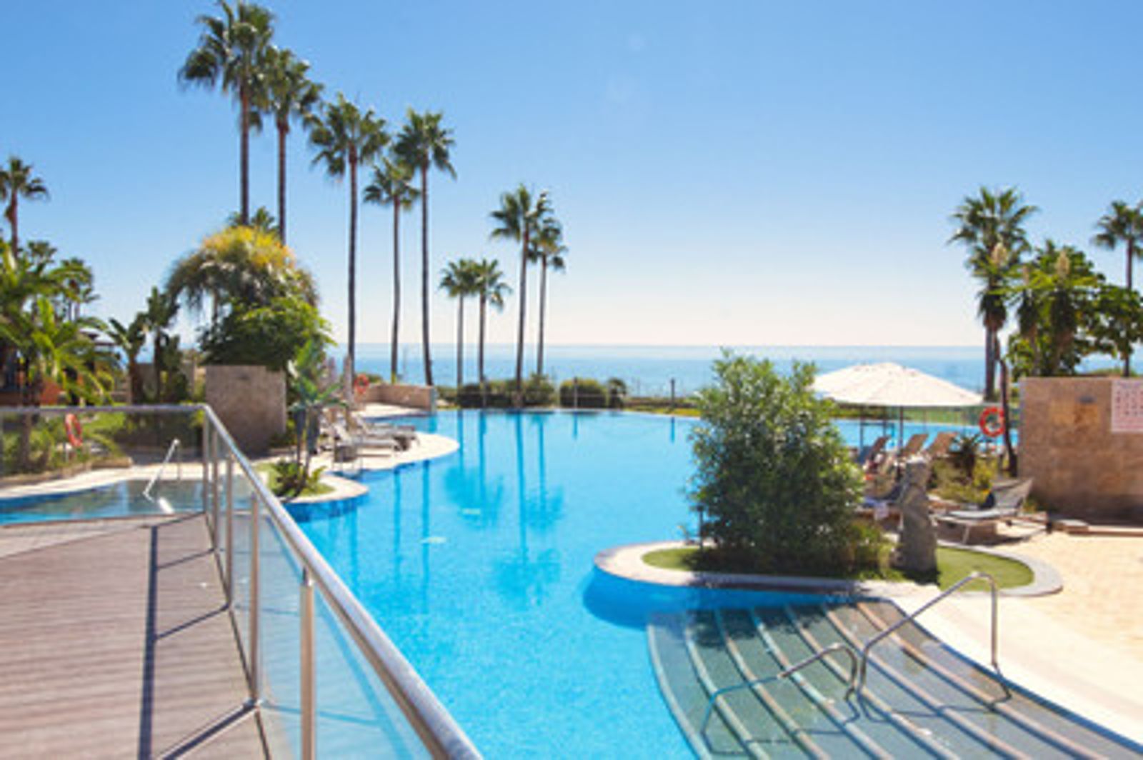Middle Floor Apartment in Estepona