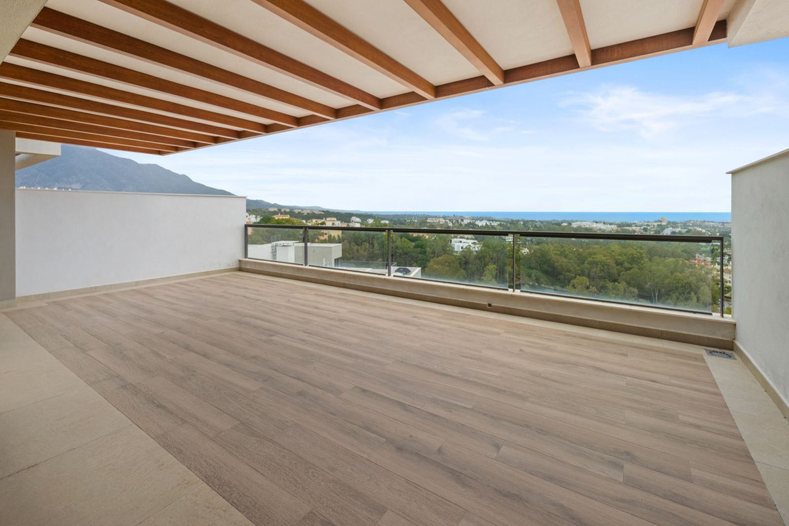Middle Floor Apartment in Nueva Andalucía