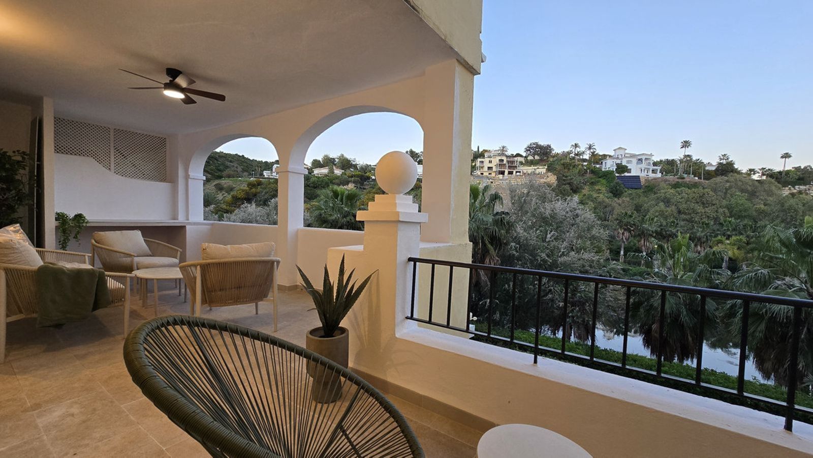 Middle Floor Apartment in La Quinta