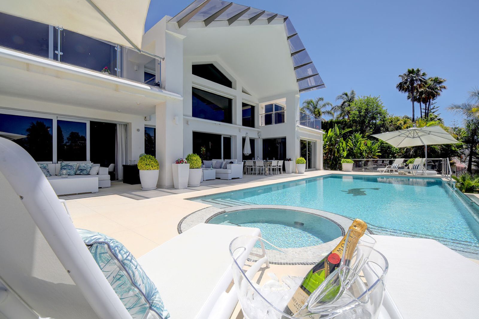 Detached Villa in Nueva Andalucía