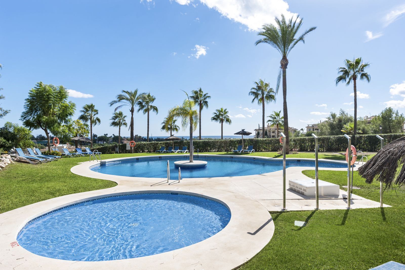 Middle Floor Apartment in Estepona
