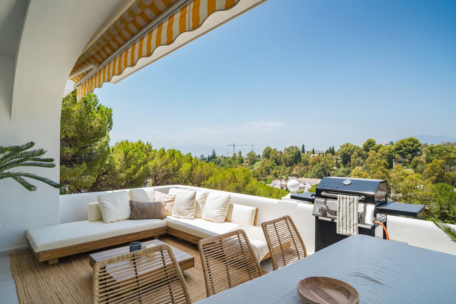 Middle Floor Apartment in La Quinta