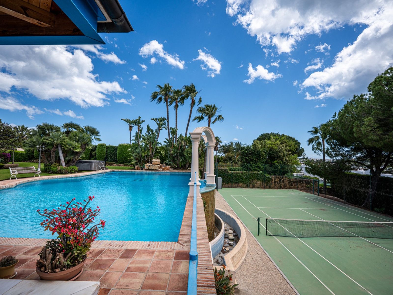 Detached Villa in Nueva Andalucía